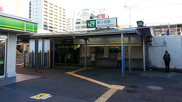 ＪＲ新小岩駅は総武線の駅の一つで各駅停車の他、快速も停車する駅なので利用客が多いです。