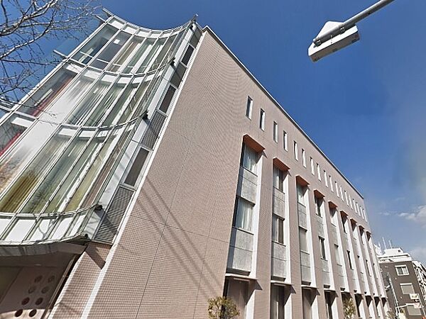 小児科と産婦人科、心療内科を対応科目としている医院です。平日8時30分から11時と13時30分から16時までです。月曜日は16時30分まで、土曜日は10時30分までです。