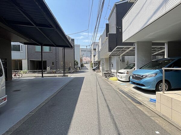 前面道路を含む現地写真