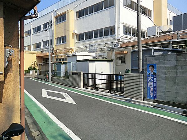 子どもたちの学力や体力、豊かな心を伸ばすため、指導力や資質を高める努力を日々重ねて おります。