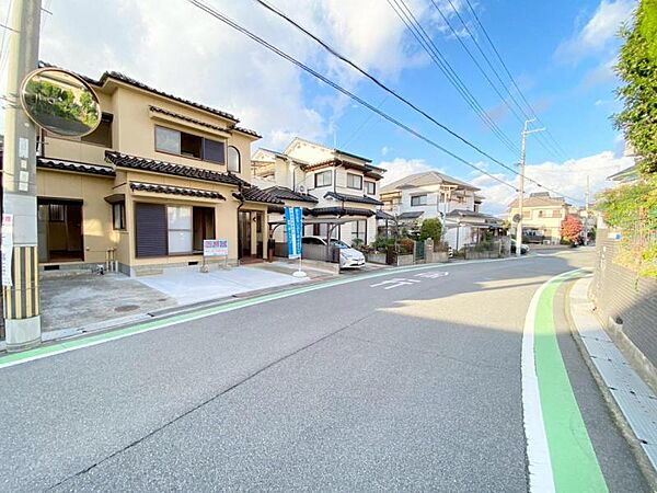 外壁は和の趣がある落ち着いた色調♪