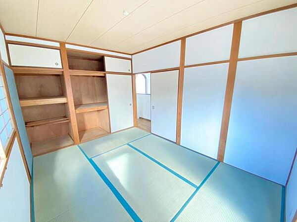 バルコニーに面した和室です♪