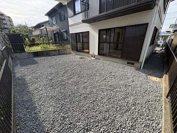 外からの視線が気にならない、プライベート性の高い庭です。
