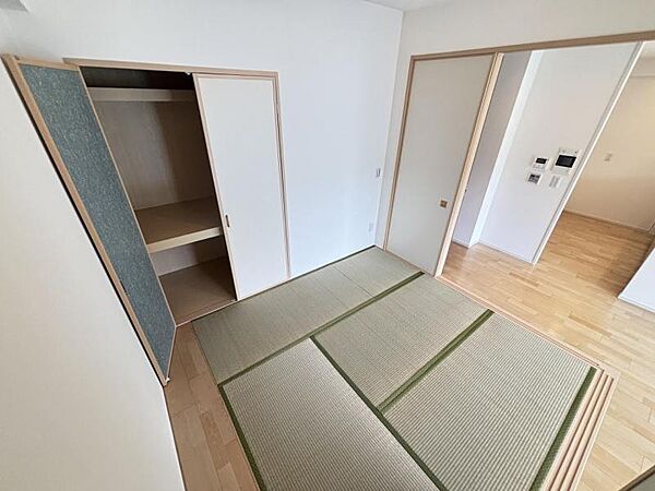 シンプルで温かみのあるデザインで、ゆったりと過ごせます。