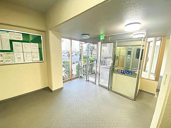 駐車場からすぐの出入り口になっています♪
