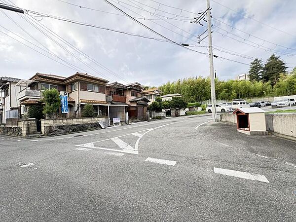 前面道路との接道部分も広く、建替え用地としてもご検討しやすい立地♪