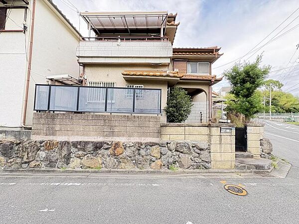 南向きの角地につき陽当たり・通風も期待できる立地です♪