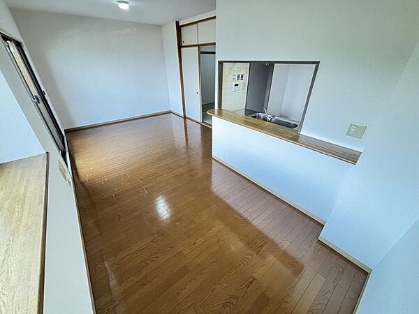 落ち着いた色合いの内装で、居心地の良い空間を演出。