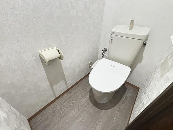 清潔感のあるシンプルで使いやすいトイレです。