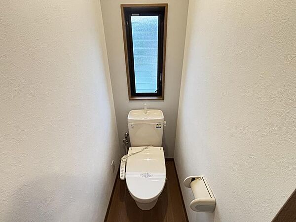 清潔感のあるシンプルで使いやすいトイレです。