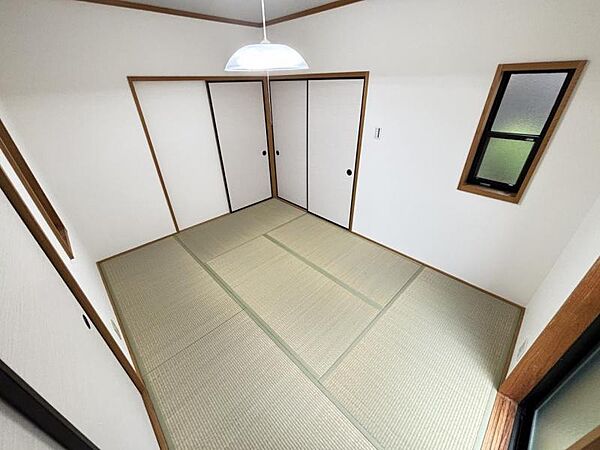 シンプルで温かみのあるデザインで、ゆったりと過ごせます。