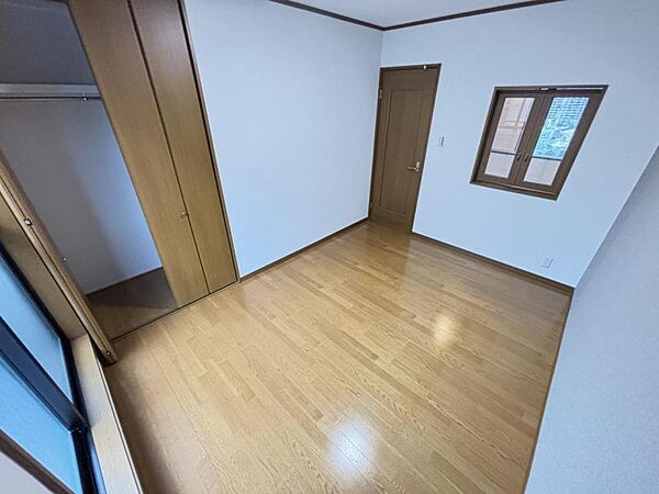 シンプルで温かみのあるデザインで、ゆったりと過ごせます。