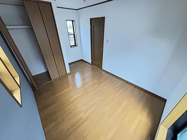 シンプルで温かみのあるデザインで、ゆったりと過ごせます。