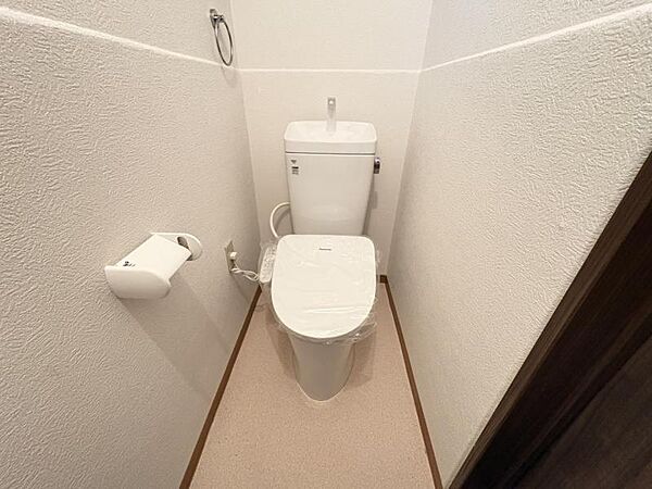 清潔感のあるシンプルで使いやすいトイレです。