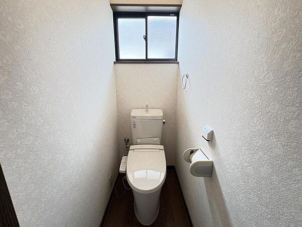 清潔感のあるシンプルで使いやすいトイレです。