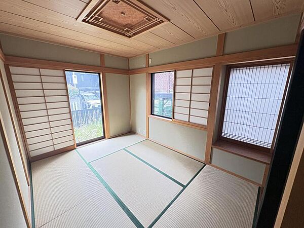シンプルで温かみのあるデザインで、ゆったりと過ごせます。