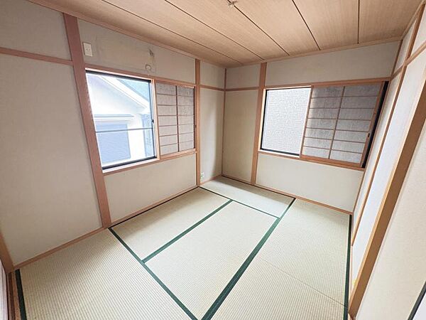 シンプルで温かみのあるデザインで、ゆったりと過ごせます。