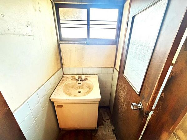 トイレ前には便利な洗面台♪