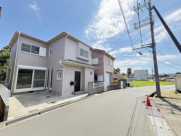 前面道路を含めた現地写真です♪