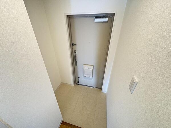 毎日気持ちよく出入りできる、明るく開放的な玄関です。