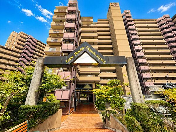 住まいの顔ともいえるエントランスは、上品で洗練された印象に仕上がっています。