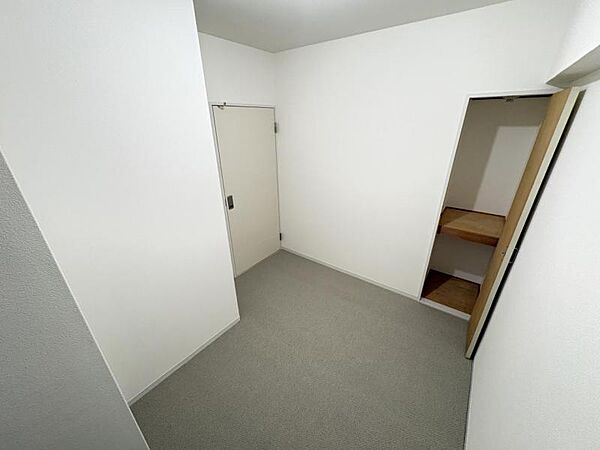 シンプルで温かみのあるデザインで、ゆったりと過ごせます。