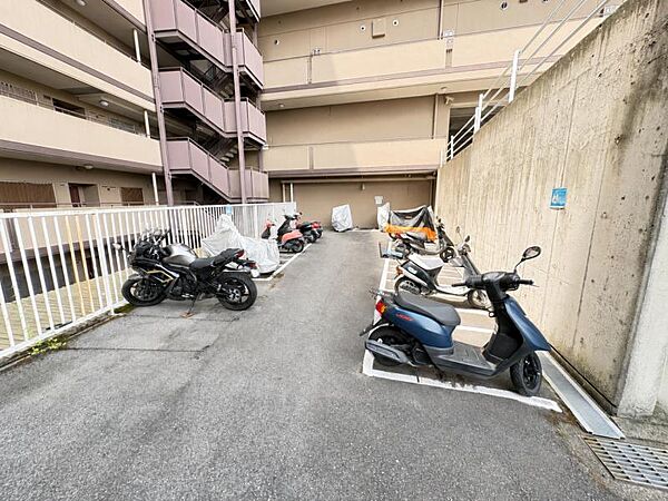 ゴミ置き場や電柱の位置なども現地でご確認いただけます。