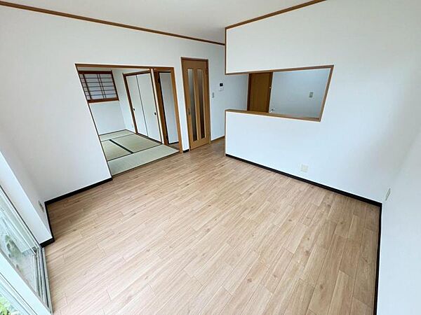 落ち着いた色合いの内装で、居心地の良い空間を演出。