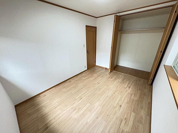 シンプルで温かみのあるデザインで、ゆったりと過ごせます。