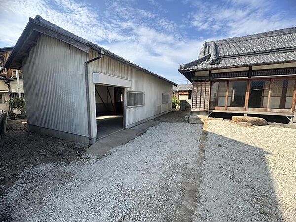 広々使える土地+倉庫付き♪資材置き場・趣味・ストックにも♪