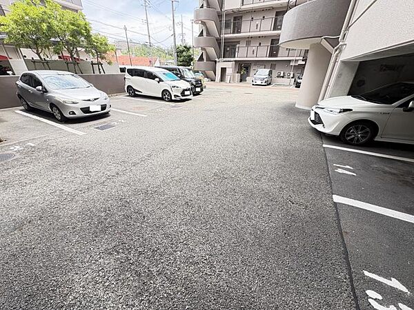 空き状況によりますが、駐車場にお車お停めいただけます♪