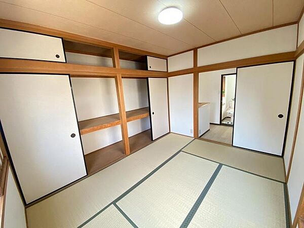 シンプルで温かみのあるデザインで、ゆったりと過ごせます。