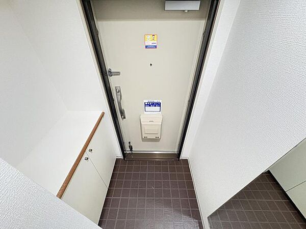 毎日気持ちよく出入りできる、明るく開放的な玄関です。