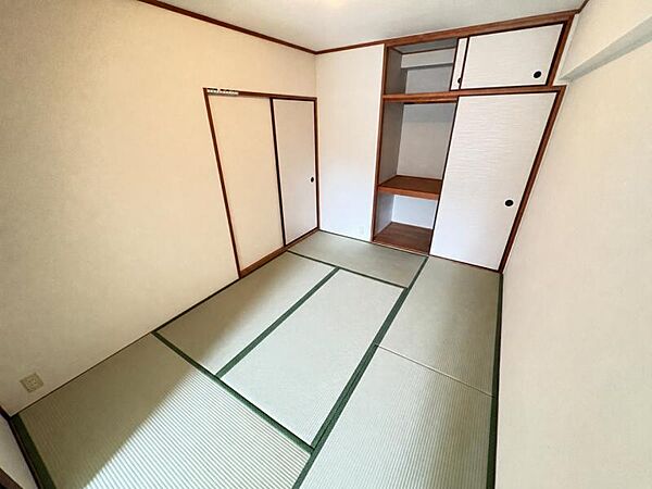 シンプルで温かみのあるデザインで、ゆったりと過ごせます。