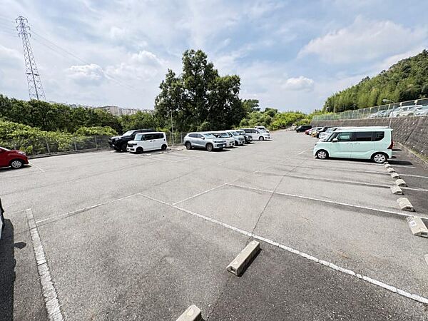 物件全体の雰囲気や立地条件がよく分かる写真です。