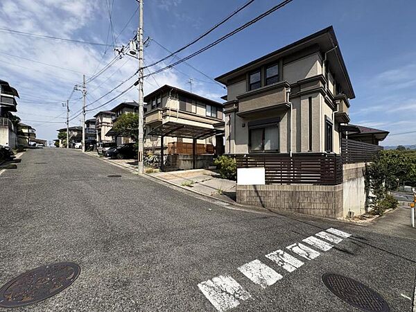 車通りが少なく、静かで安心して暮らせる環境です。