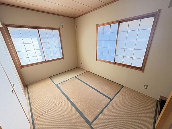 シンプルで温かみのあるデザインで、ゆったりと過ごせます。