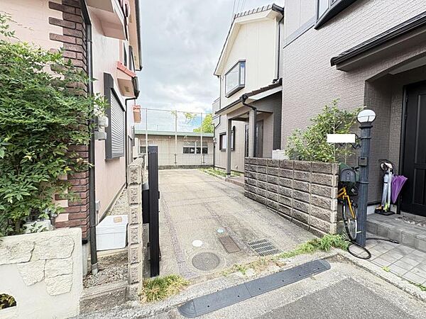 お車1台駐車可能です♪