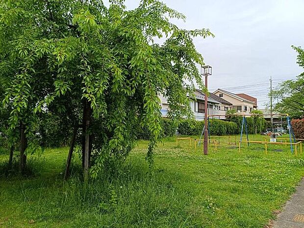 草加五丁目児童遊園 670m