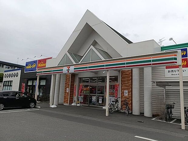 セブンイレブン草加3丁目店 870m