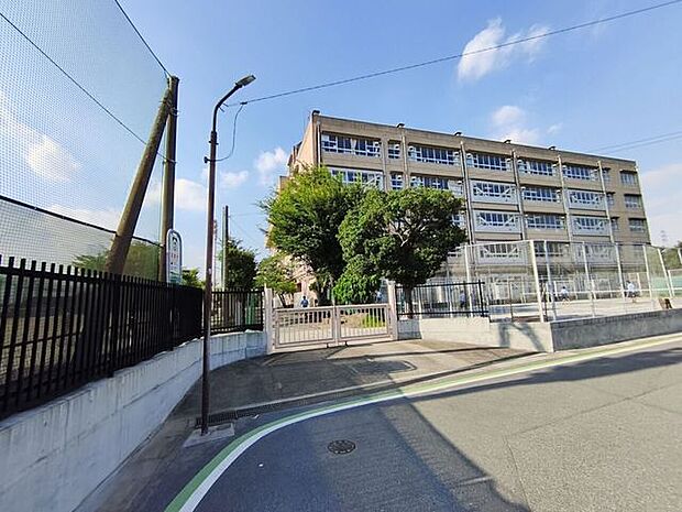 草加市立新田中学校 500m