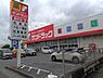 周辺：サンドラッグ 　草加稲荷店 1070m