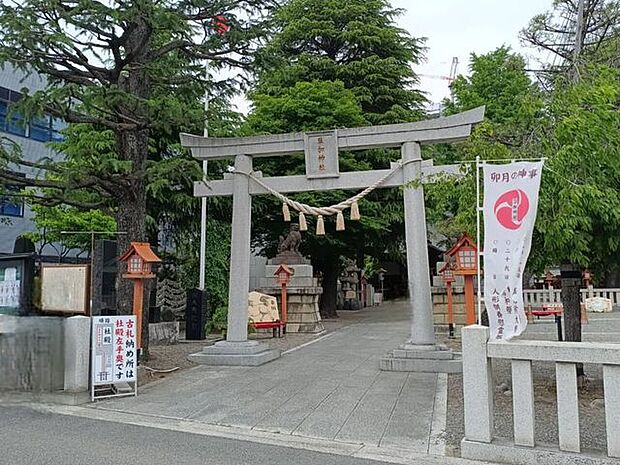 草加総鎮守 草加神社 260m