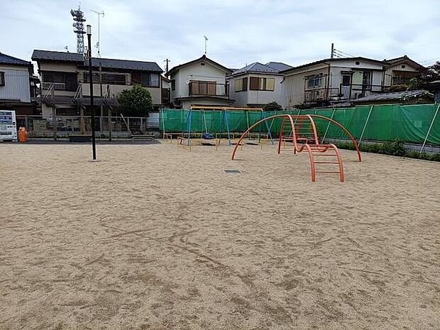 くじら公園(花栗第2児童遊園) 380m