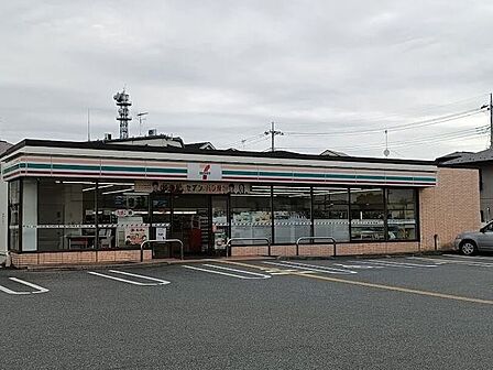 セブンイレブン 草加花栗3丁目店 570m