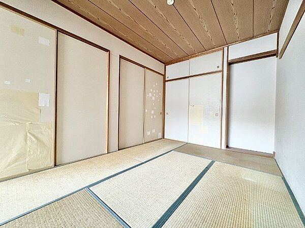 和室は心落ち着く空間。家族団らんや来客時の客間等々、多目的に活用出来る便利なスペースです。