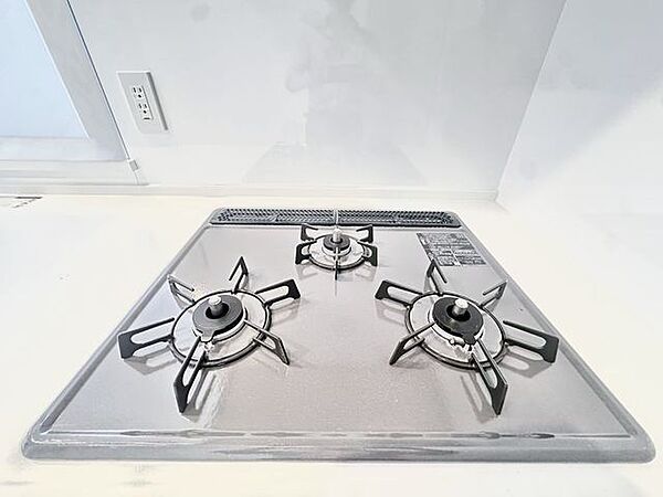料理の幅が広がる、同時進行できる3口コンロのキッチン。
