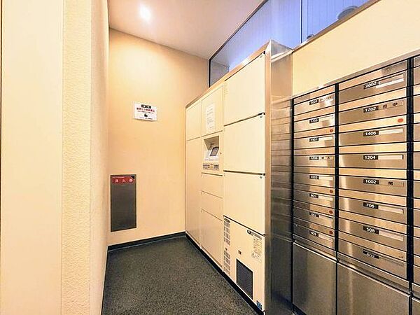 宅配ボックス有。お仕事やお出かけで荷物が受け取れない時も大変便利です。