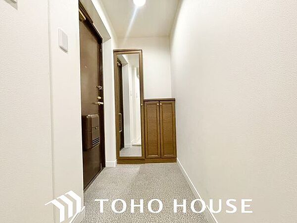 玄関はお家の顔としてすっきりとした素敵な空間に。印象のよい玄関は爽やかな住まいへの入り口です。