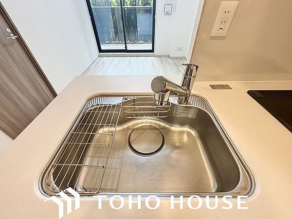 キレイなお水がいつでも安心して飲める浄水器付。